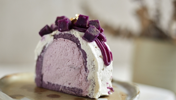 Gâteau roulé à la patate douce violette