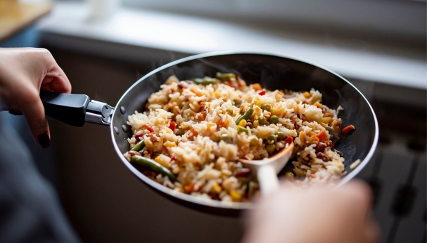 Syndrome du riz frit : quels risques réels et comment éviter l'intoxication ?