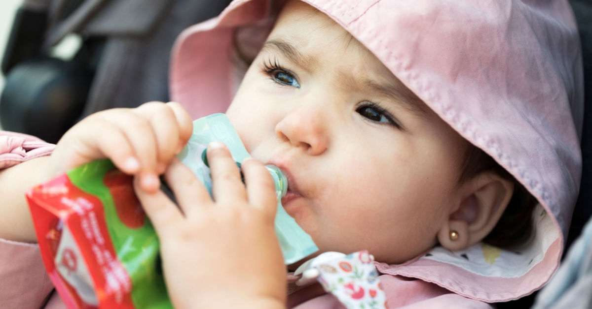 Alimentation des bébés : alerte sur les nouveaux 'apéros' ultra-transformés