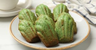 Pourquoi le thé matcha s'invite de plus en plus dans nos goûters Pourquoi le thé matcha s'invite de plus en plus dans nos goûters