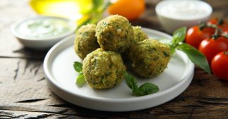 Ces falafels n'ont rien de classiques : 3 recettes végétales surprenantes Ces falafels n'ont rien de classiques : 3 recettes végétales surprenantes