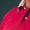 5 détails cachés qui font tenir la forme d'un polo toute la journée