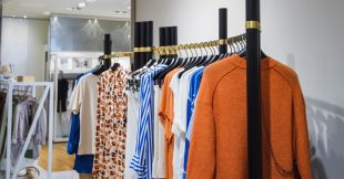 Ce que change la loi sur les polluants éternels dans les vêtements et cosmétiques