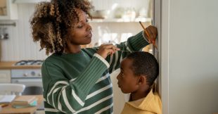 Fait-on obligatoirement la même taille que ses parents ?