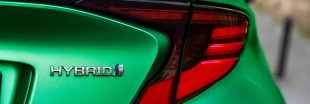 Voiture : les hybrides rechargeables consomment trois fois plus de carburant qu'annoncé