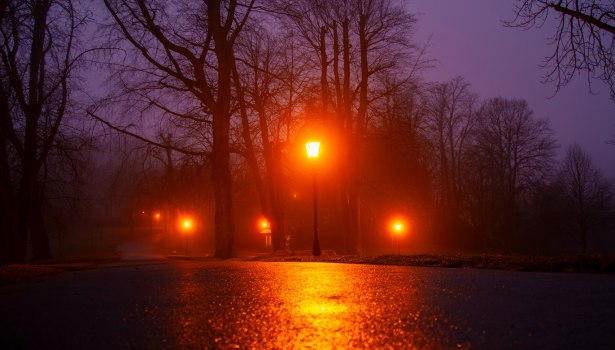 éclairage urbain rouge 