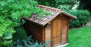 La taxe « abri de jardin » baisse en 2026 : une bouffée d'oxygène pour les propriétaires !