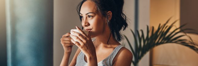 Café du matin : faut-il vraiment attendre avant d’en boire ?