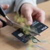 Découper sa carte bancaire périmée ne sert à rien