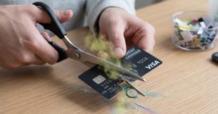 Découper sa carte bancaire périmée ne sert à rien