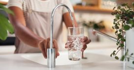 PFAS, microplastiques, pesticides : les médecins alertent sur une pollution de l’eau devenue « systémique »