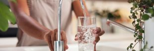 PFAS, microplastiques, pesticides : les médecins alertent sur une pollution de l'eau devenue « systémique » PFAS, microplastiques, pesticides : les médecins alertent sur une pollution de l'eau devenue « systémique »