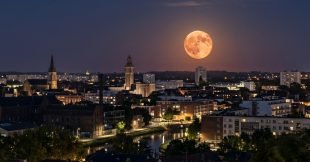 La « Lune des Fraises » arrive : quand et comment l'observer ?