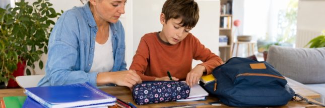 L’allocation de rentrée scolaire aide les familles à financer les fournitures et équipements des enfants.