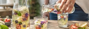Mettez des fleurs dans vos boissons : une bonne idée fraîcheur !