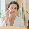 L'hamamélis en cosmétique : le secret naturel pour une peau apaisée et sublimée