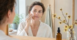L’hamamélis en cosmétique : le secret naturel pour une peau apaisée et sublimée