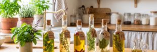 Huiles et vinaigres parfumés maison : gardez les saveurs de l'été toute l'année