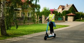 Trottinettes électriques : casque et gilet obligatoires pour tous ? Trottinettes électriques : casque et gilet obligatoires pour tous ?
