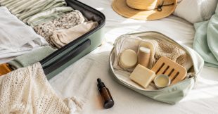 La trousse beauté idéale pour voyager léger sans multiplier les déchets La trousse beauté idéale pour voyager léger sans multiplier les déchets