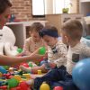 Éduquer les tout-petits à l'environnement : quand la crèche bilingue ouvre les yeux sur le monde Éduquer les tout-petits à l'environnement : quand la crèche bilingue ouvre les yeux sur le monde