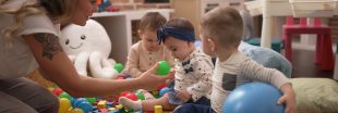 Éduquer les tout-petits à l'environnement : quand la crèche bilingue ouvre les yeux sur le monde
