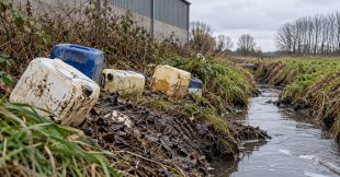 Comment les drogues de synthèse polluent les sols et les eaux