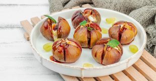 Figues au four au camembert ou au brie : la recette fondante au miel et aux herbes