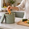 Composteur de cuisine sans odeur : 7 astuces pour bien débuter Composteur de cuisine sans odeur : 7 astuces pour bien débuter