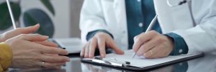 Médecins : 39% des professionnels contrôlés en infraction tarifaire Médecins : 39% des professionnels contrôlés en infraction tarifaire