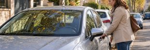 Automobiles : la vignette bientôt de retour sur les pare-brises ?